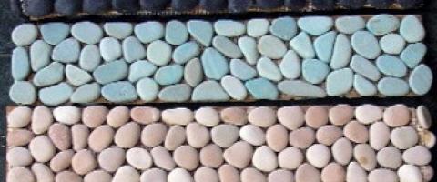 Doğal taş mozaikler: çeşitleri ve kendin yap kurulum teknolojisi Çakıl taşlarının toplanması ve ayrılması